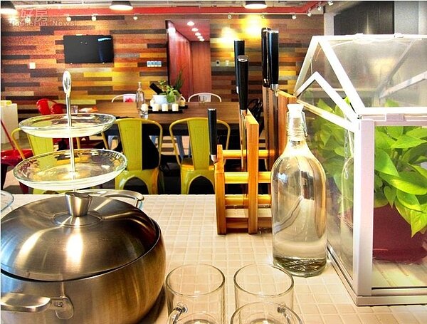 8膳魔師的鍋具成為好食研究室裡的焦點。