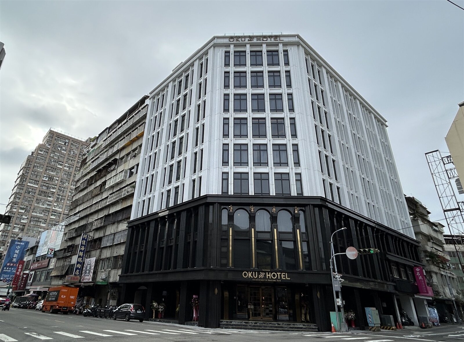 台中舊城區50多年歷史的「櫻田百貨」,改造為OKU Hotel歐酷酒店,成為「老屋再生」地標。記者趙容萱/攝影