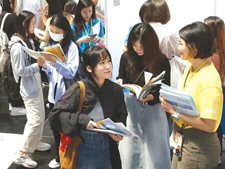 
少子化與缺工的環境給台灣產業前景蒙上陰霾，僑外生被視為一股重要活水。圖∕本報資料照片
