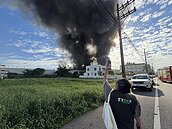 蘆竹非法工廠大火濃煙壟罩桃園　環保局最高將開罰2000萬元