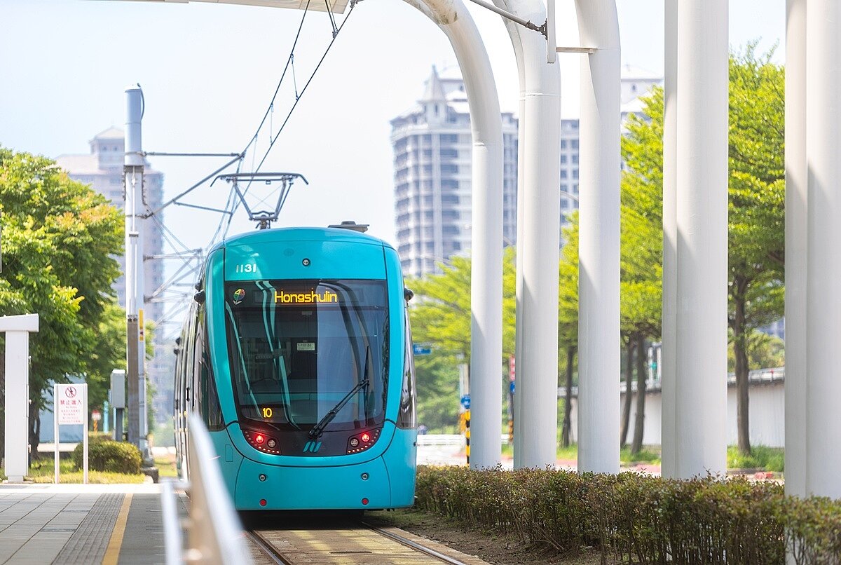 「鴻灃COMO」基地鄰近淡海輕軌V10淡海新市鎮站與V28台北海洋大學站。圖／鴻灃COMO提供