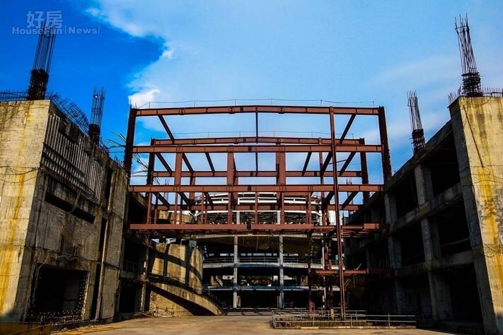 為了維持鄰里關係,建築工地的噪音與汙染問題格外重要。(營建署提供)