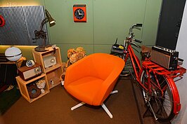 復古的腳踏車、音響陳列在店內，令人就想坐在裡面徜徉樂海。