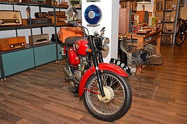 1962年BSA重機，早期曾是台灣郵差送限時專送的交通工具，在原產地英國已停產。(非賣品)