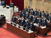 高雄市議會為香港大火罹難者默哀　展開一個月專案稽查