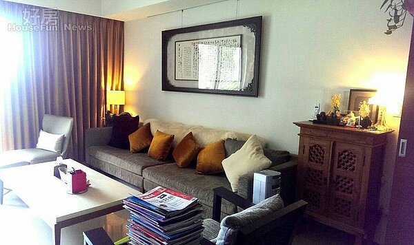 
3.客廳走混搭風，建材擺設也相當考究。