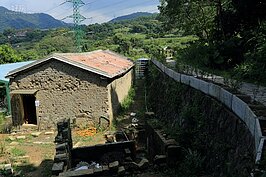 延著樟湖步道，還可看到都市中已經看不到的土角厝。