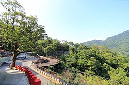 阿里山上有一座響噹噹的天空步道，貓空這裡也有一座迷你版的天空步道。