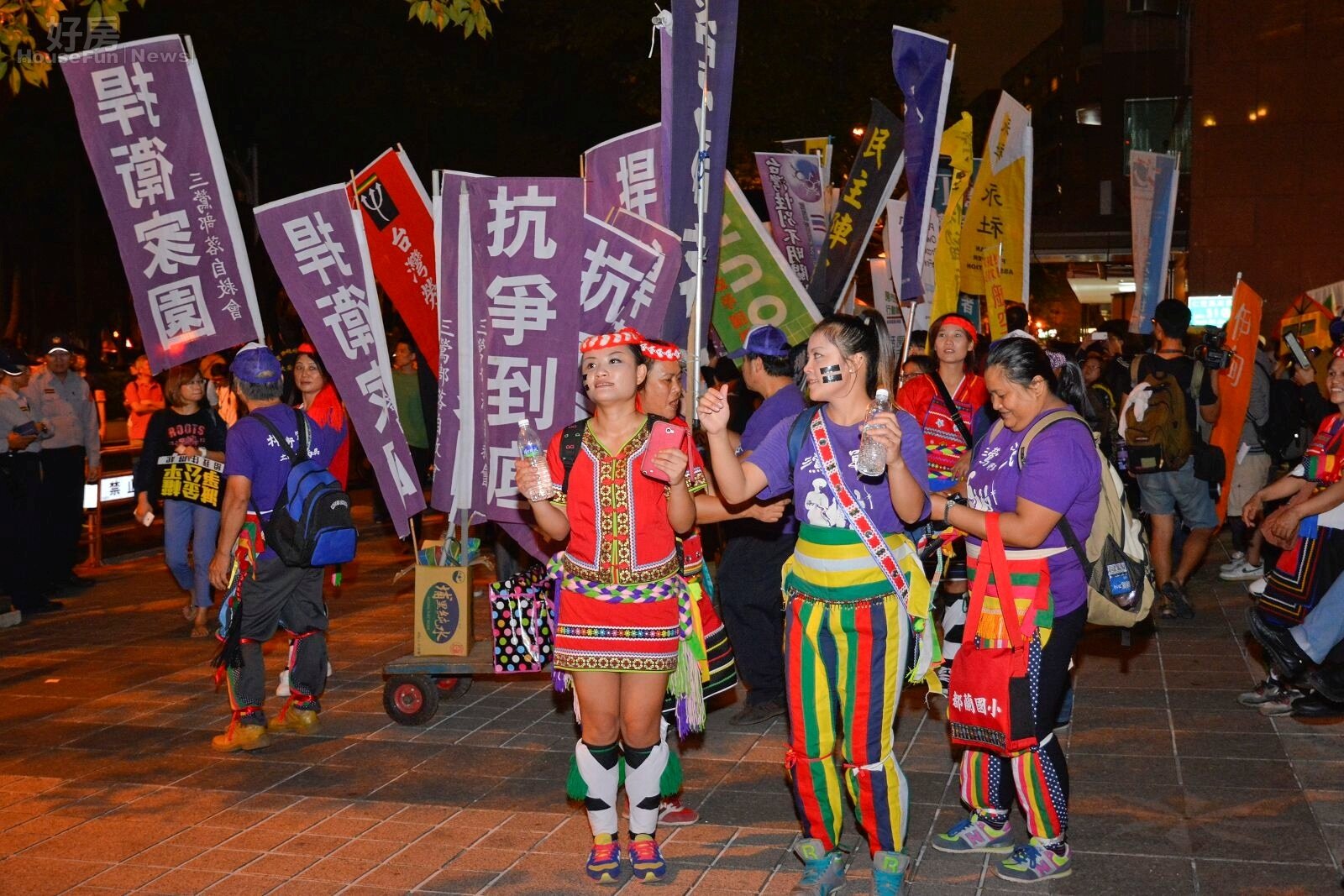 支持巢運的社會團體眾多一共101個,其中溪州部落也到場爭取自己的居住權益。(好房網News記者 陳韋帆/攝影)