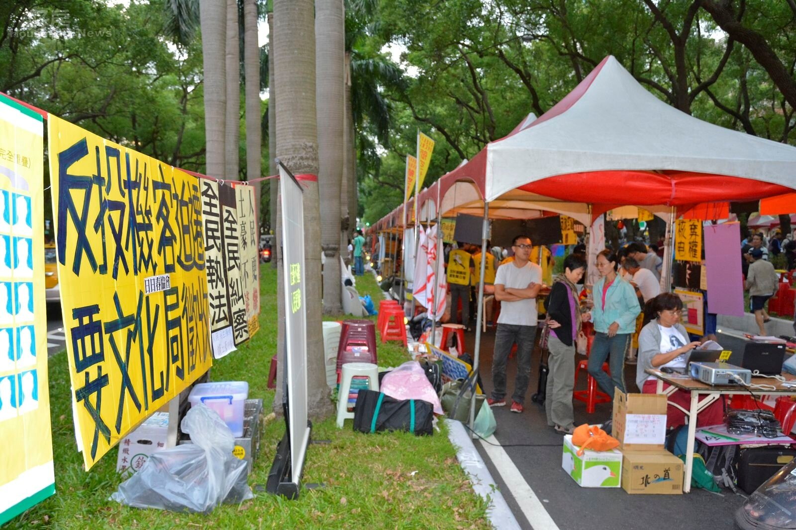 巢運團體有人認為政府須要全民監督並且糾察。(好房網News記者 陳韋帆/攝影)