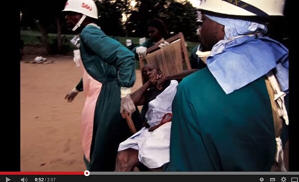 伊波拉病毒在非洲肆虐,美國也傳出病例引起恐慌(翻攝YouTube的Paper News Tv畫面)