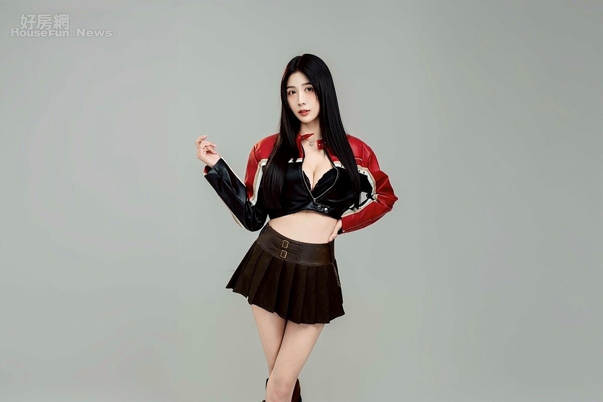 ▼浪LIVE直播主雪寶推出個人第一本寫真書《初雪寶藏》。（照片提供／浪LIVE）