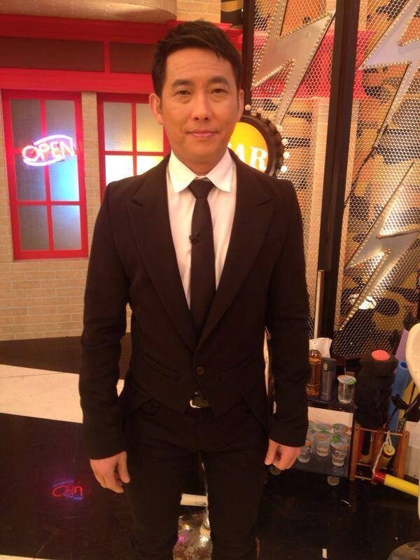 屈中恆擁4千金 舉家北遷找好學區(截取自臉書)