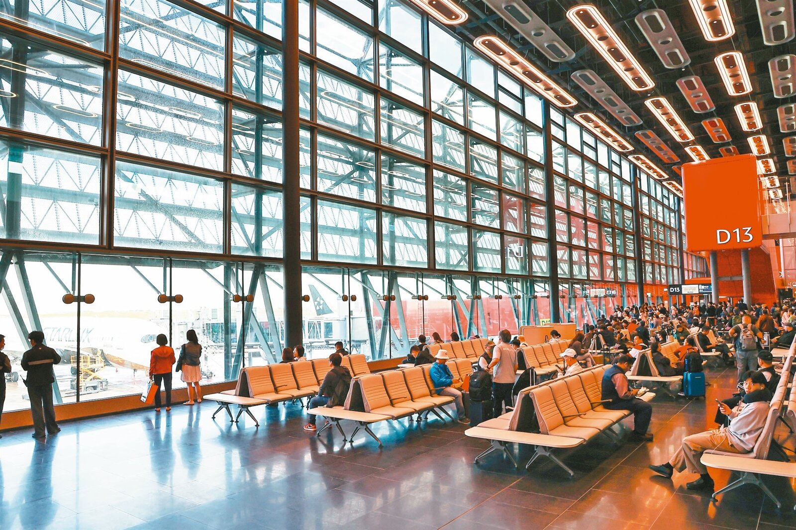 桃園機場第三航廈北登機廊廳1日試營運,挑高空間寬敞。聯合報系資料照片