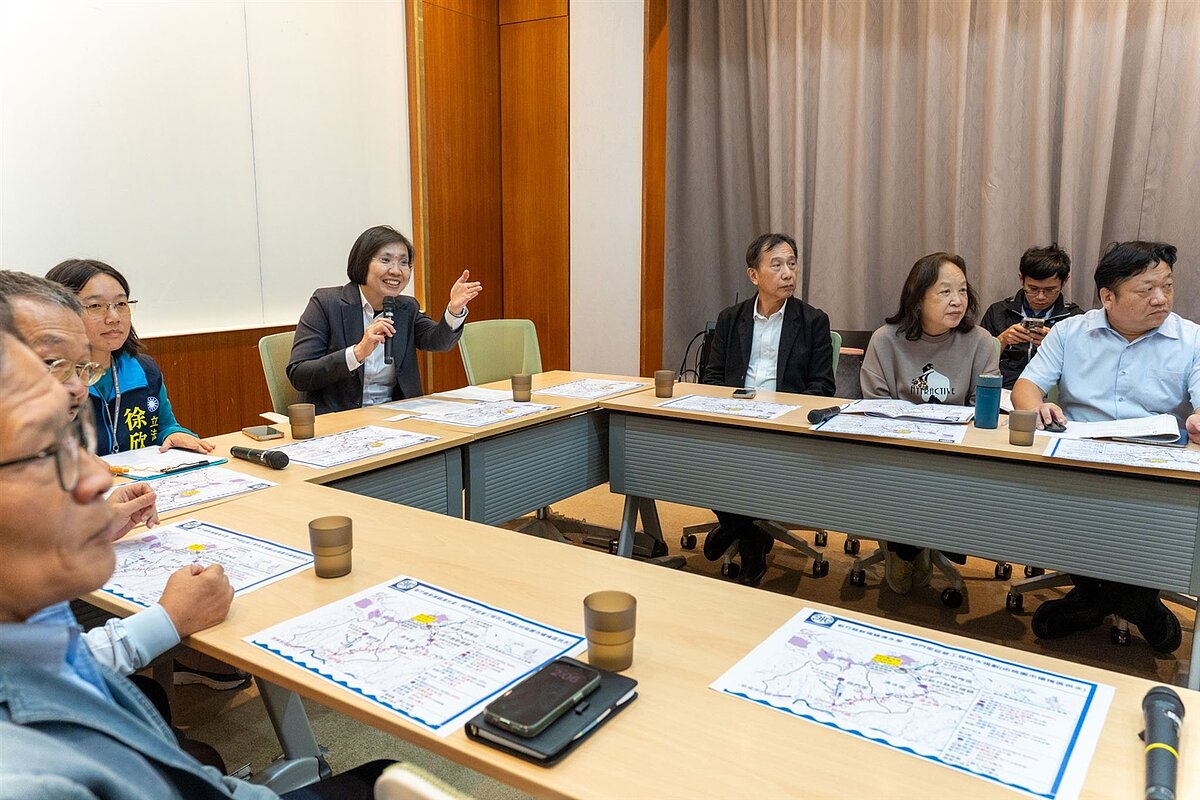 新竹縣新埔鎮清水里、照門里長達半世紀「無自來水」,因地勢高昂、工程成本龐大遲遲無法突破,立委徐欣瑩日前召開跨部門協調會。圖/徐欣瑩辦公室提供