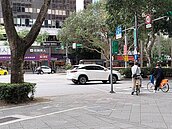 單車騎上斑馬線　北市1天4罰單