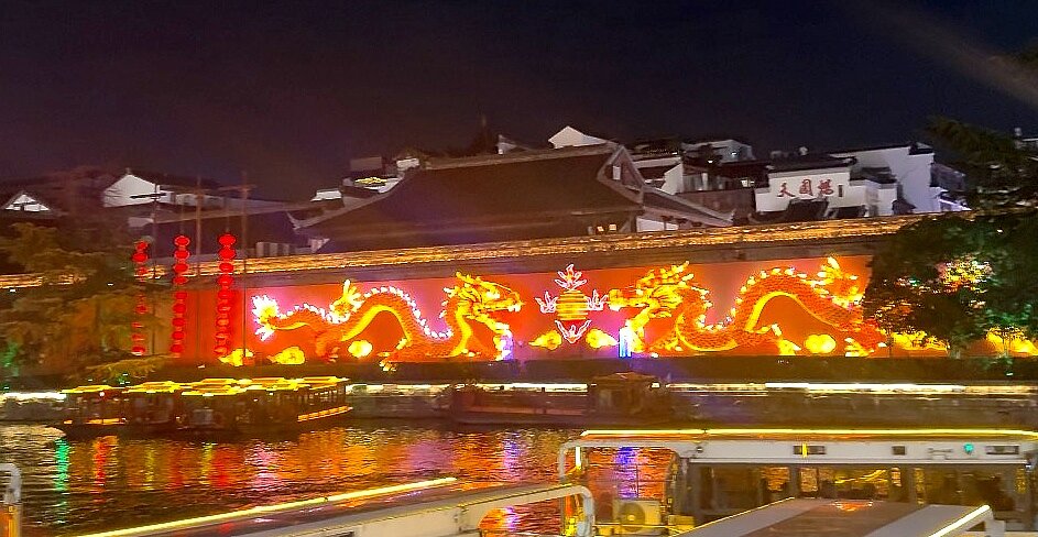 永慶房屋2025年11月的獎勵旅遊出發南京，參觀夫子廟、秦淮河、牛首山等景點。圖／永慶房產集團提供