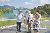 夏威夷州長訪省府　遊日月潭