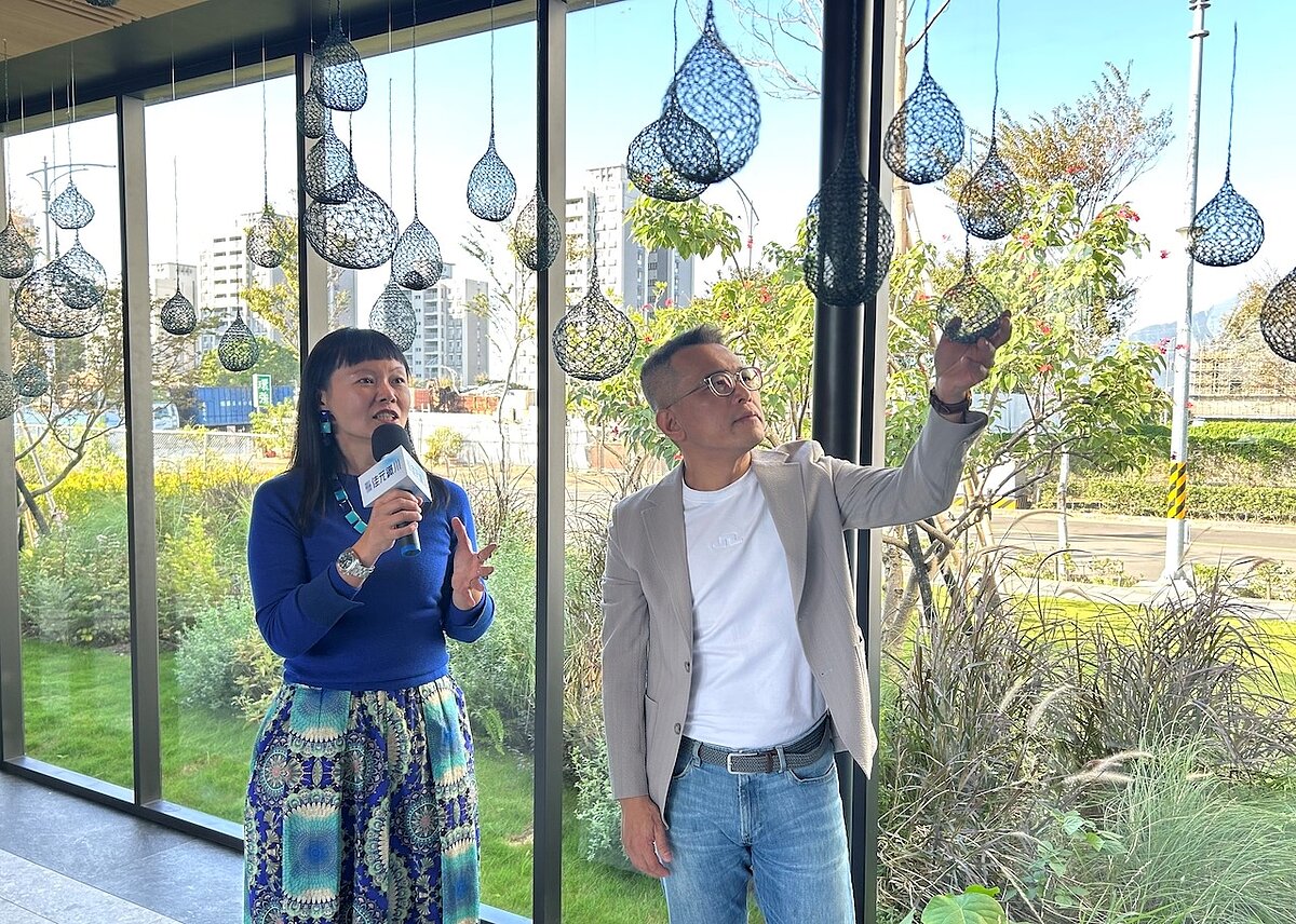 房市第一線/北士科激戰場 建案必須憑三大實力脫穎而出 旅法策展人沈菲比與佳元建設董事長蔡錫全。圖/好房網News記者蔡佩蓉攝影
