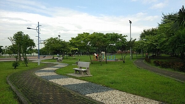 想買公園附近的房子,專家提醒,最好早、中、晚都去看看,才知道會到公園活動的族群有哪些?而自己是否又能承受其噪音?(好房網News記者蘇彥菱/攝)