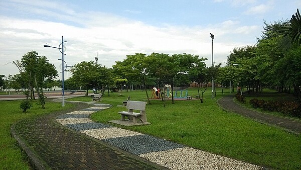 想買公園附近的房子，專家提醒，最好早、中、晚都去看看，才知道會到公園活動的族群有哪些？而自己是否又能承受其噪音？（好房網News記者蘇彥菱／攝）