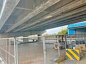 台中西濱橋下活化　變身籃球場　議員會勘明年中可望啟用