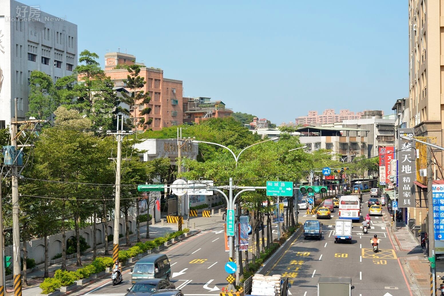 中和高中門口街景，附近多為屋齡很高的老屋。（好房網News記者 陳韋帆／攝影）