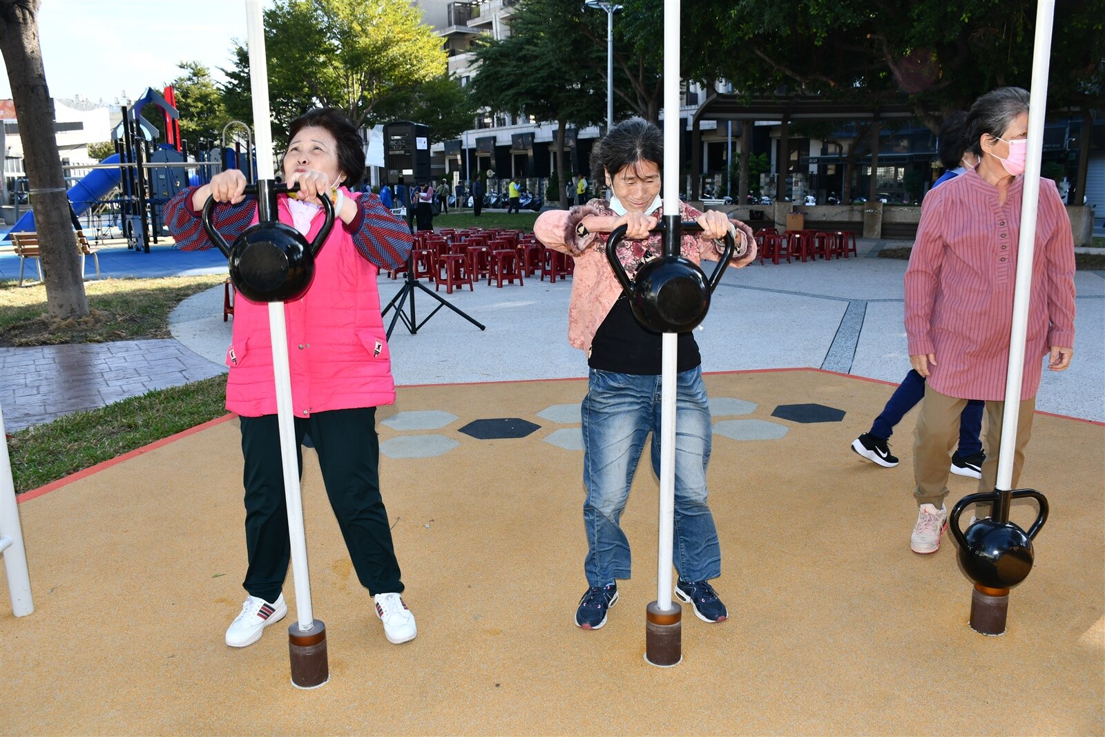 彰化市華興公園在中央補助350萬元、縣府與市公所共700萬元下,共投入1050萬元完成改造,今日啟用。記者林敬家/攝影