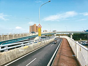 華中橋機車引道多彎　3月內將推改善