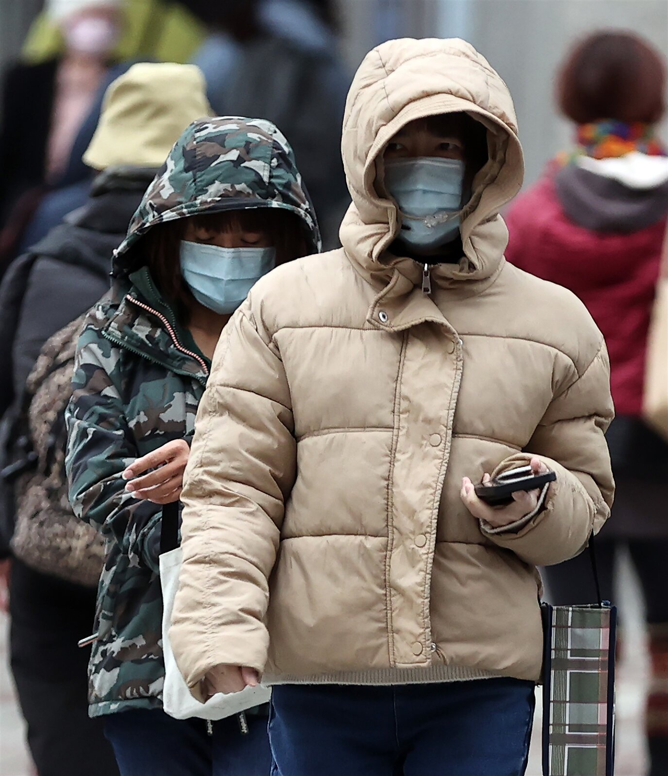 明天至下周一有受大陸冷氣團影響的機率,因受大陸冷氣團及輻射冷卻雙重影響下,預估最低溫出現在周日深夜至下周一清晨,苗栗以北空曠區有出現10度左右的低溫,台北氣象站則有出現13.7度至14.2度低溫的機率。本報資料照片
