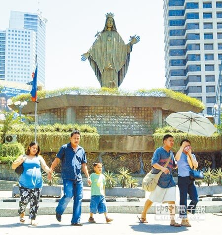 第20屆台菲部長級經濟合作會議在台北經濟部舉行，經濟部長杜紫軍與菲律賓貿工部長杜明戈（Gregory Domingo）推動洽簽台菲經濟合作協定。圖為菲律賓馬尼拉市容。（本報資料照片） 