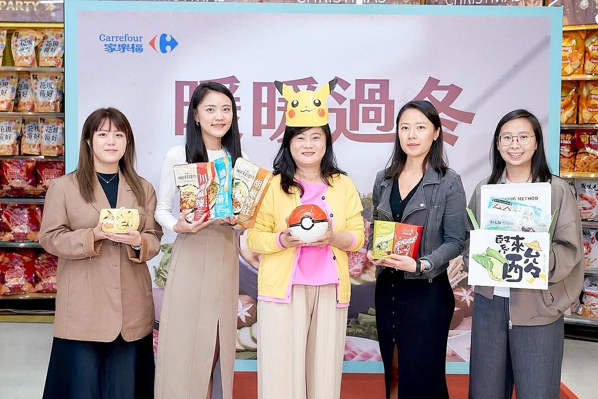 量販店冬季鍋物上架 寶可夢主題活動添歲末亮點 家樂福推出「寶可夢歡樂派對」,在歲末營造兼具童趣與暖度的購物氛圍。圖/家樂福提供