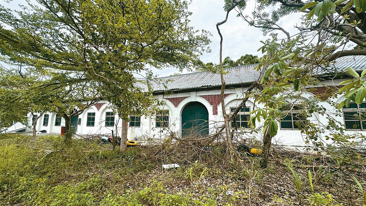 私立天仁工商有日治時期學甲公學校建築,已具類文資價值。圖/台南市文資處提供
