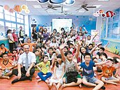 屏東四維國小故事屋　在海世界看書