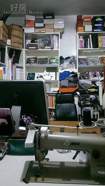 
6.小小的工作檯，就是吳日云完成許多讓人驚豔作品的地方。