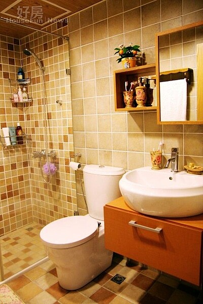 10.浴室也採溫暖色系的磁磚,不會冷冰冰。