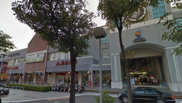 大統新世紀結合誠品書店、玩具反斗城、星巴克咖啡 (翻攝google map)