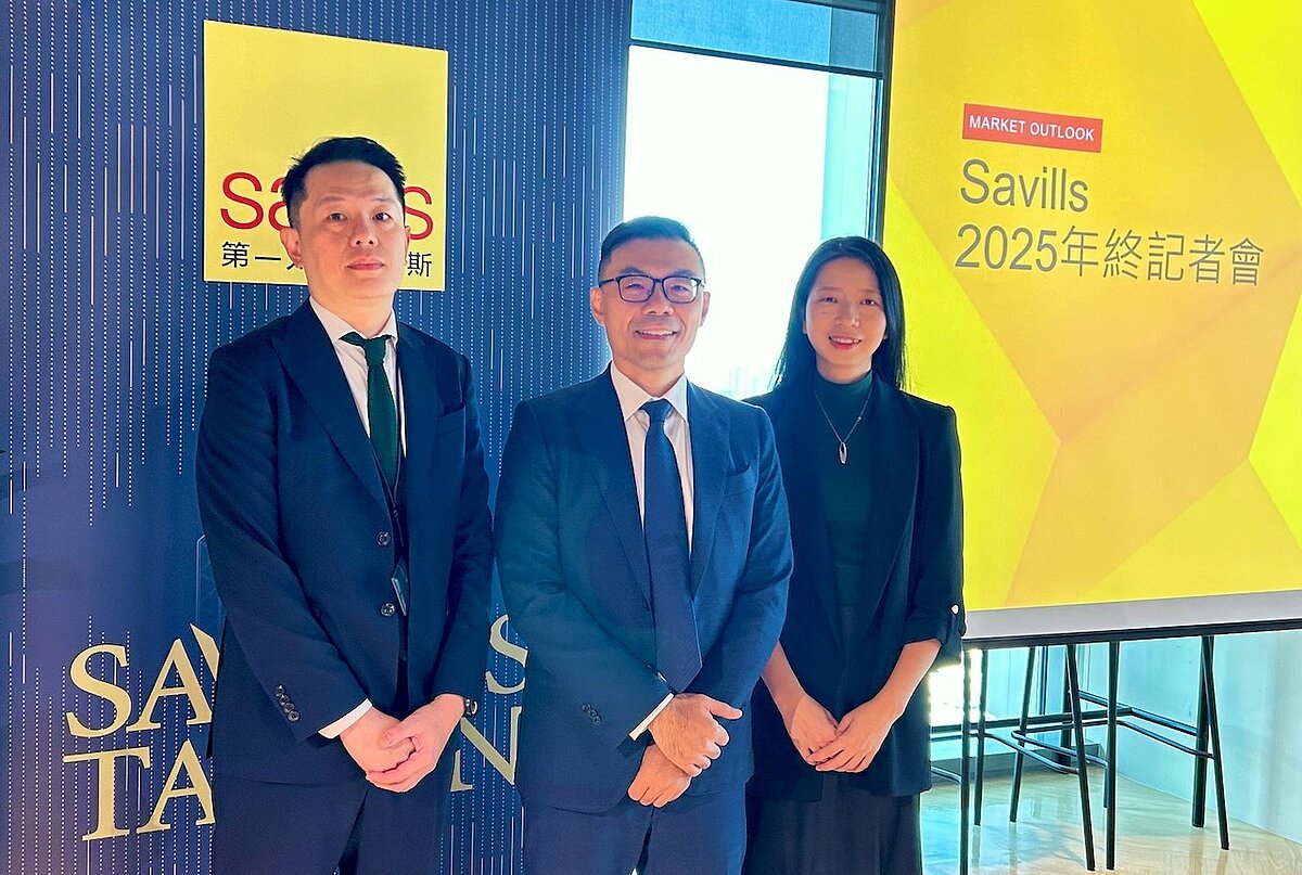 第一太平戴維斯總經理陳逸鴻、第一太平戴維斯董事長黃瑞楠與第一太平戴維斯研究部資深協理丁玟甄。圖／好房網News記者蔡佩蓉攝影