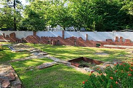 目前整個戶外展區中，僅存大約不到100坪的地面還留有當年興建的地基遺跡。