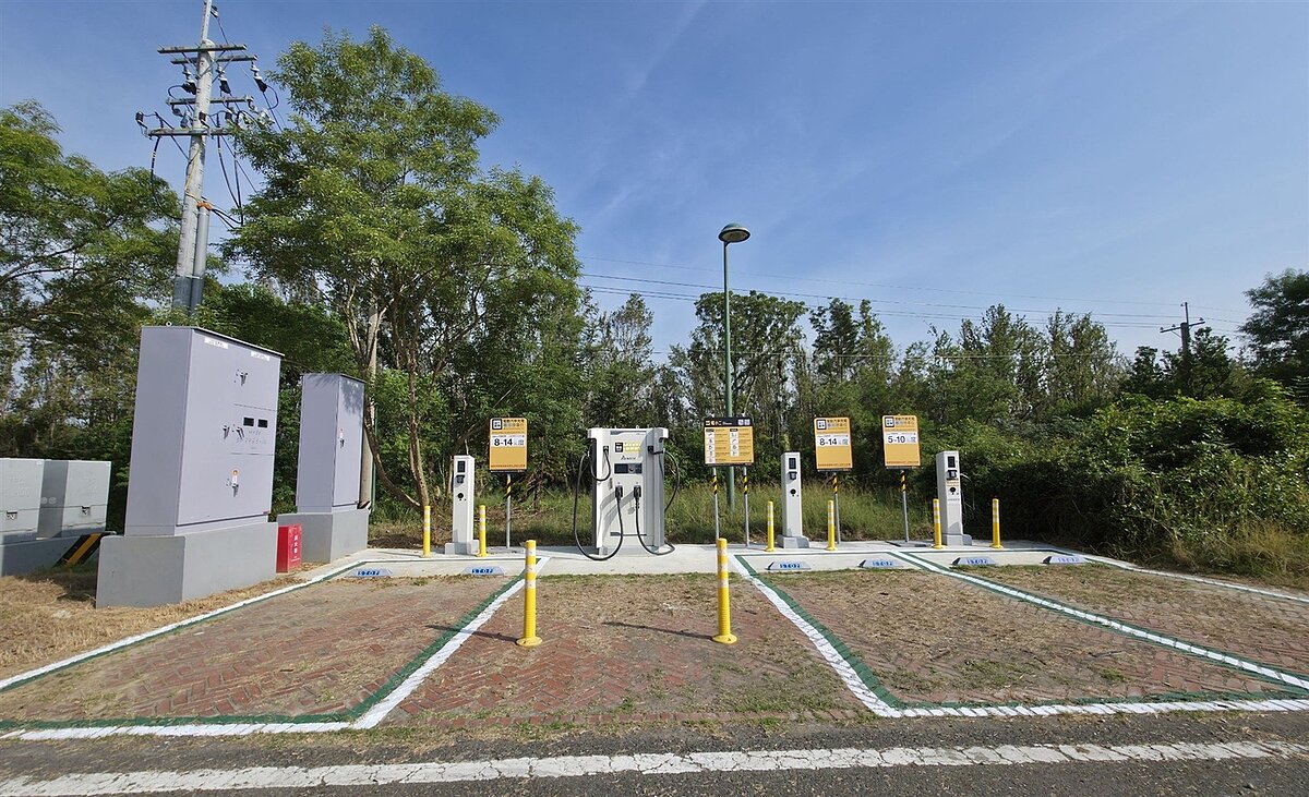台南柳營區德元埤荷蘭村停車場充電站將於12月19日啟用。圖/台南市交通局提供