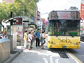 往金九公車站牌　遷到區民廣場