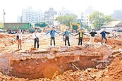 新竹拆眷村地基　驚現日軍油槽遺址