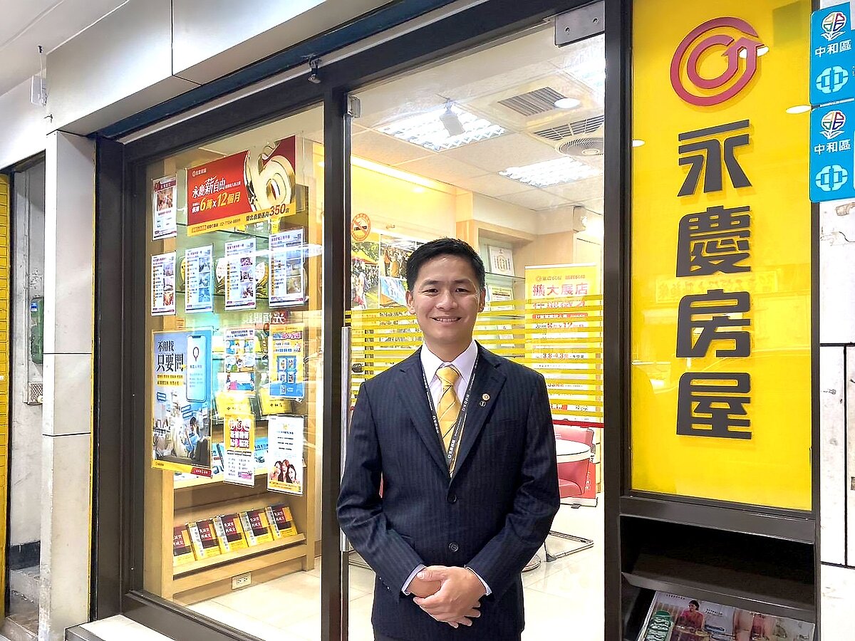 透過「i特助」,永慶房屋經紀人員李仁平助客戶快速瞭解市場行情,成功快速售屋!圖/永慶房產集團提供