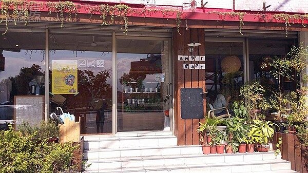 1.愛蜜絲amy's café位於羅東文化工場旁，儘管店面空間不大，但憑著各式創意甜點，短短兩年內已累積好口碑。