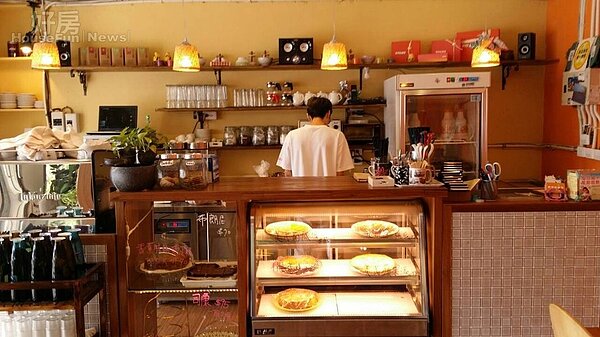 
7.店內主要以蘋果派、布朗尼、蛋糕、核桃派…等甜點為招牌，另外想吃到早午餐、輕食…等鹹食也沒問題。