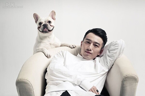 
2.陳飛宏認為生活不能侷限在城市某處，認為能透過城市沙發客這個契機體驗生活很件很過癮的事。