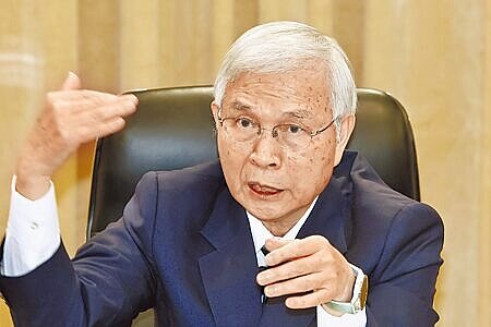
中央銀行18日召開年終理監事會，政策利率「連七凍」。圖為央行總裁楊金龍。（鄧博仁攝）
