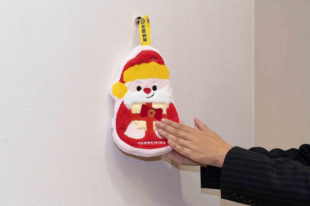 聖誕節即將來臨，永慶房屋推出可愛「歡樂聖誕布巾組」，為你的居家生活增添趣味與便利。 圖／永慶房屋提供