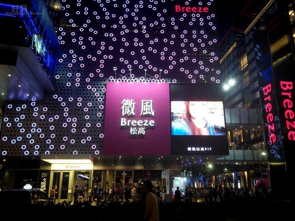 微風松高新開幕，排隊人龍不斷。（好房網News記者陳韋帆／攝影）