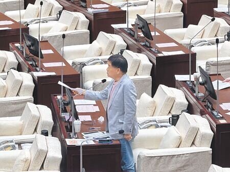 台北市議員王孝維指基隆路幹線公車未真正「跑完」基隆路。(本報資料照片)